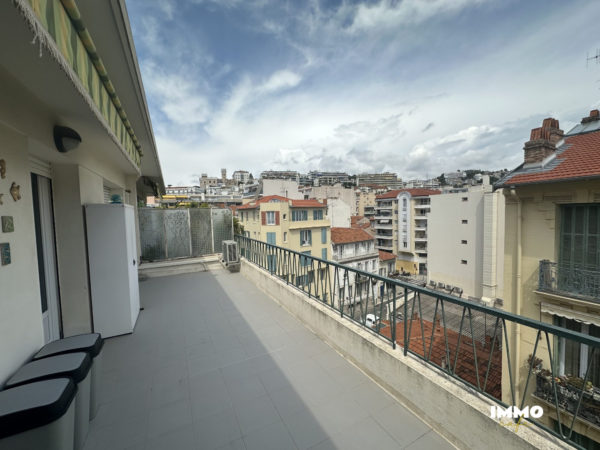 2 pieces avec vaste  Terrasse